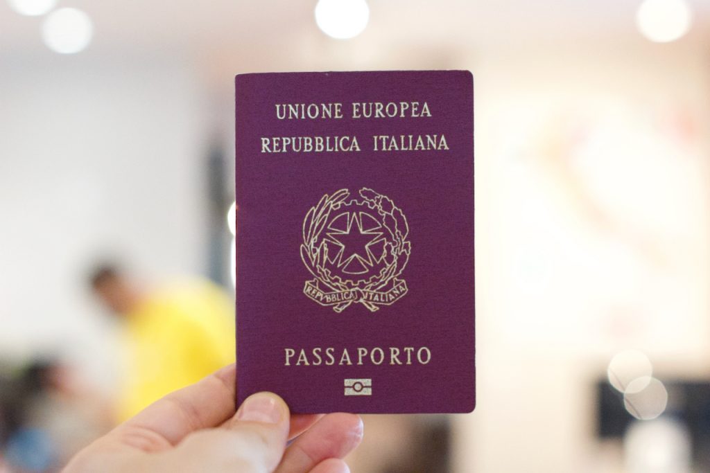 Posso entrar nos eua com passaporte italiano?