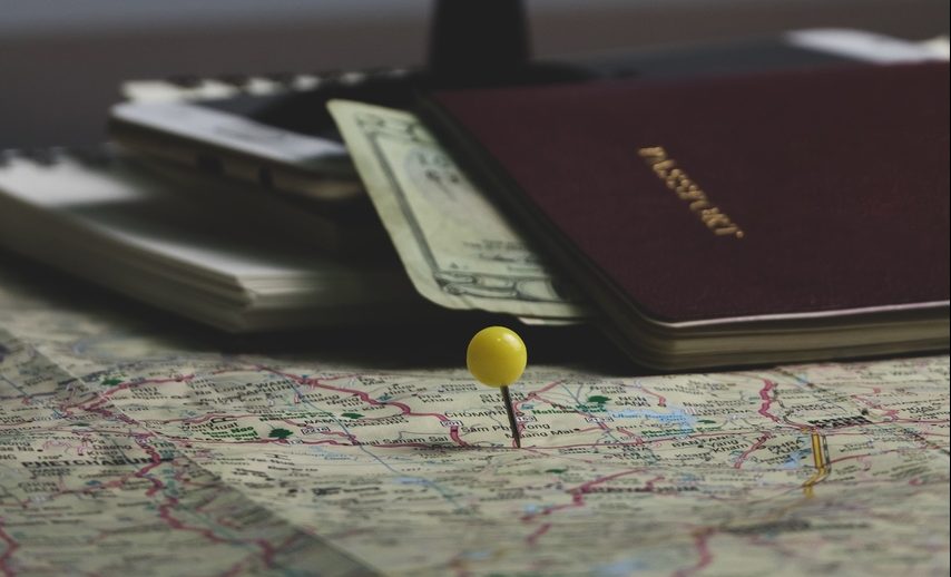 Mapa mundi e passaporte