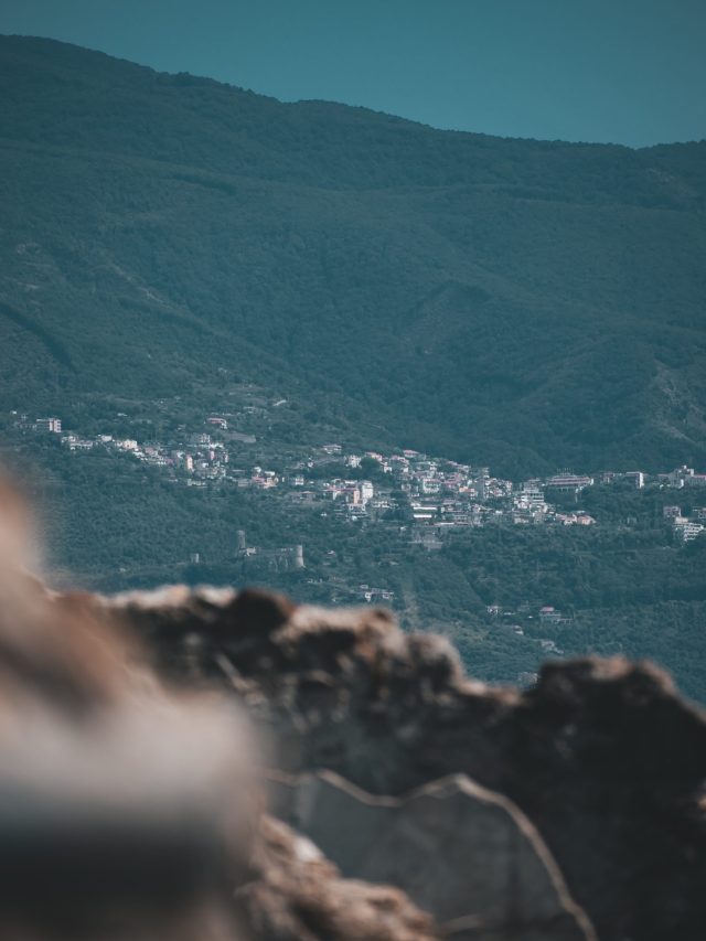 christine-kozak-Ua9HlLb0MVg-unsplash