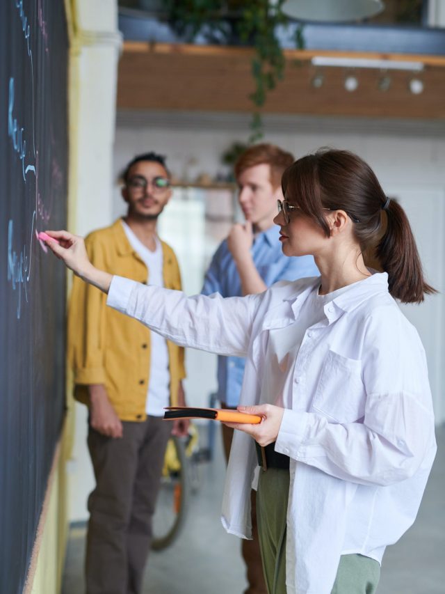 pexels-fauxels-3184644